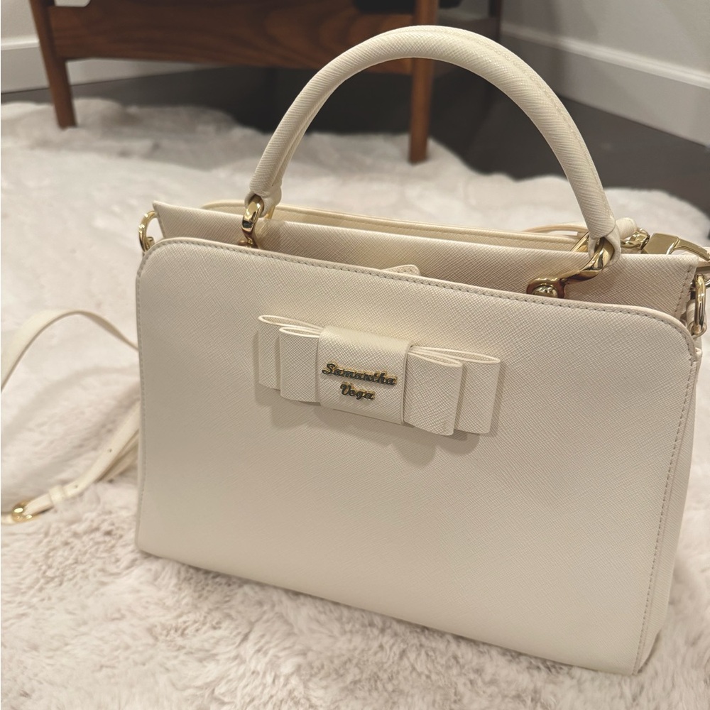Samantha Vega White Crossbody Handle Bag